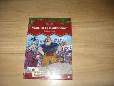 Anke de Vries - Heibel in de Hubbelstraat