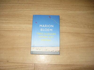 Marion Bloem - Twee vliegers onder het matras