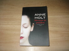 Anne-Holt-Mevrouw-de-president