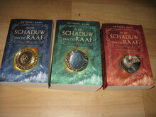 3-boeken-van-Anthony-Ryan-In-de-schaduw-van-de-Raaf